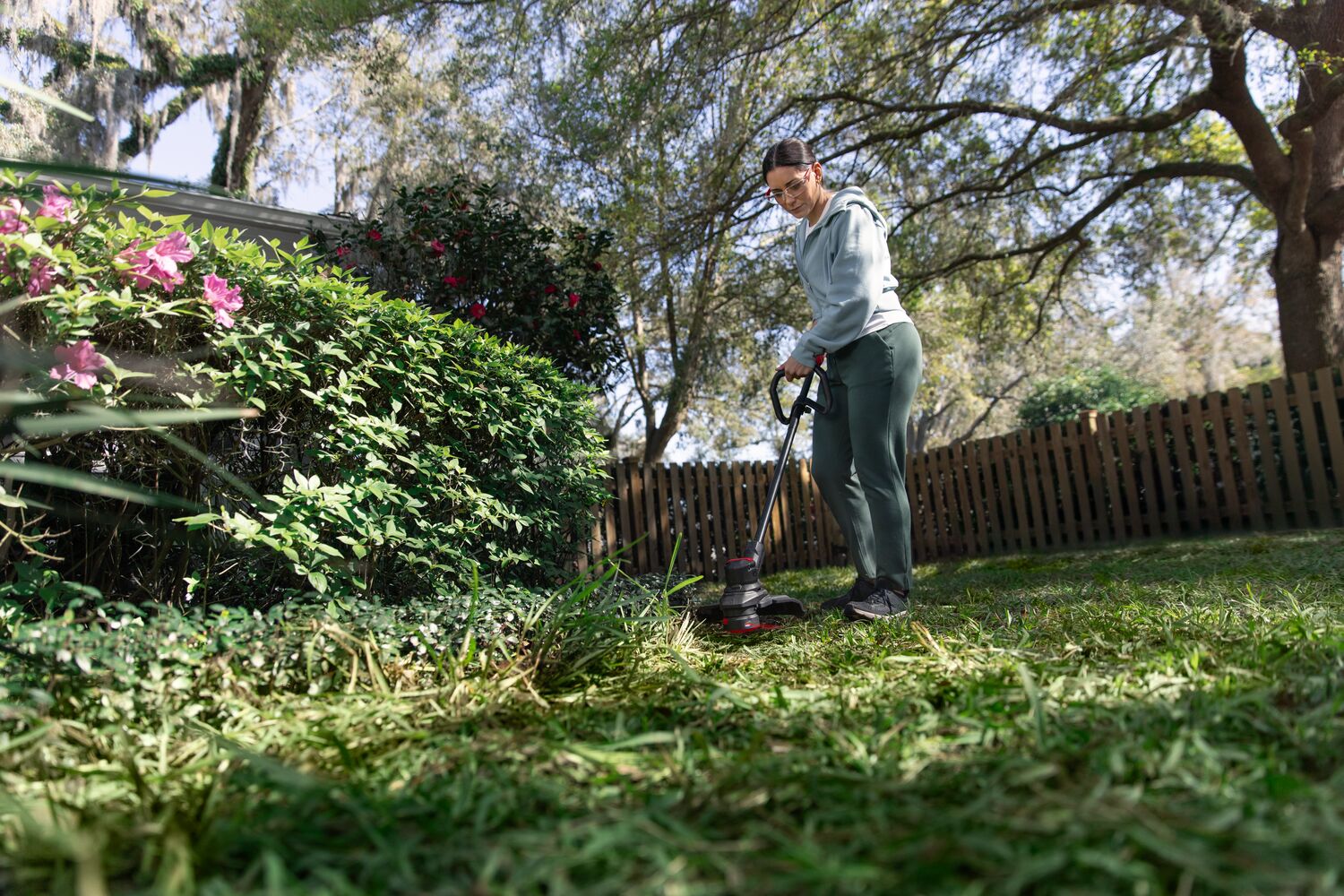 CRAFTSMAN V20* BRUSHLESS RP™ String Trimmer in use
