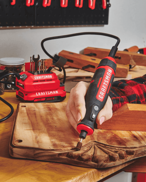 Misting fan base charger feature on workbench