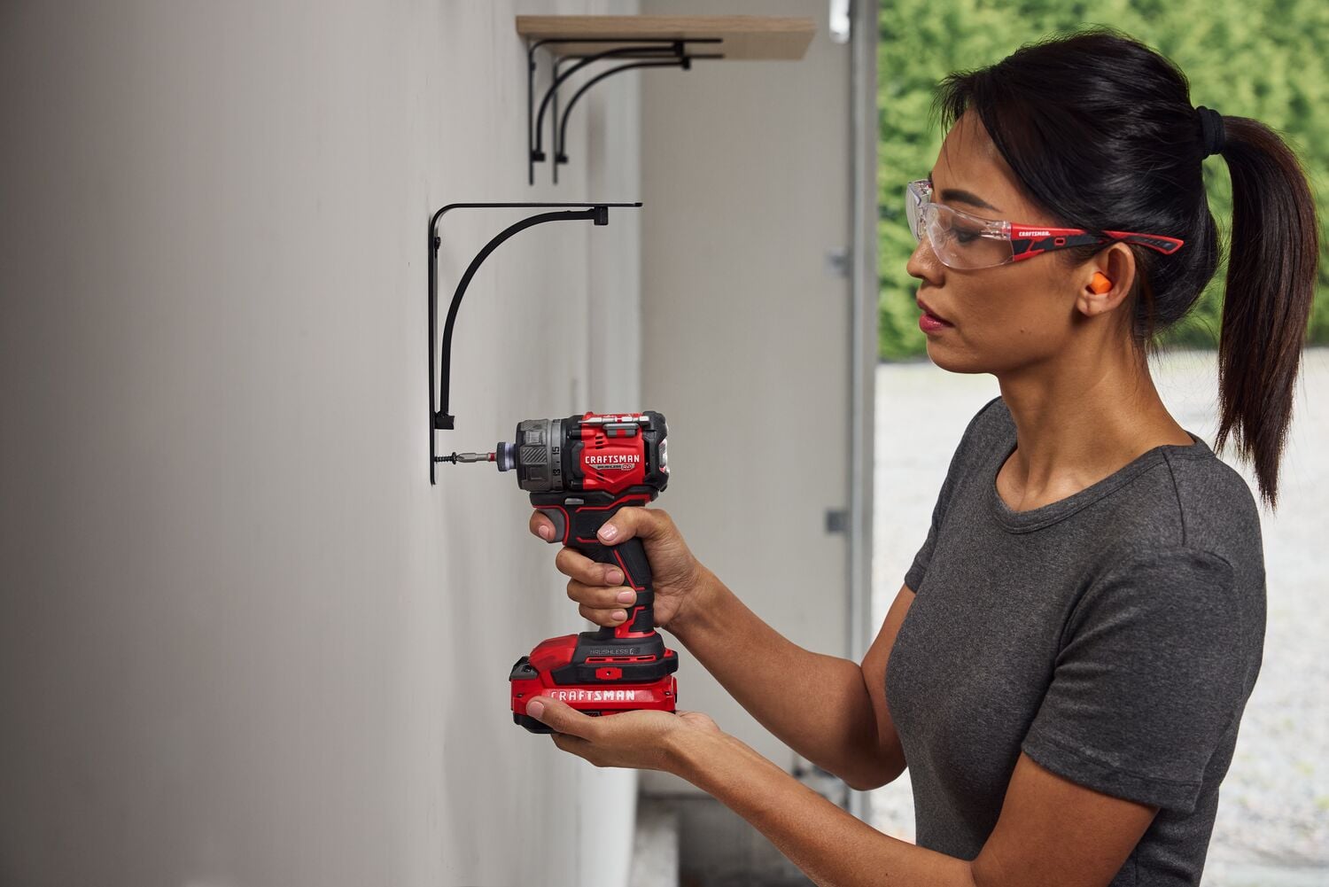 CRAFTSMAN V20* RP Screwdriver haning shelves on drywall