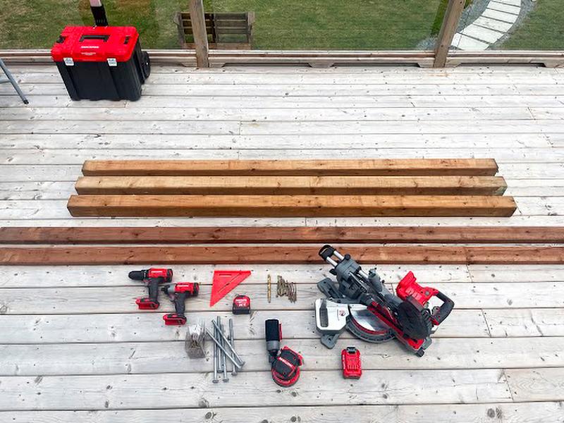 CRAFTSMAN V20 tools, hand tools and building materials displayed on deck

Sélection d’outils CRAFTSMAN et CRAFTSMAN V20 avec matériaux déposés sur une terrasse