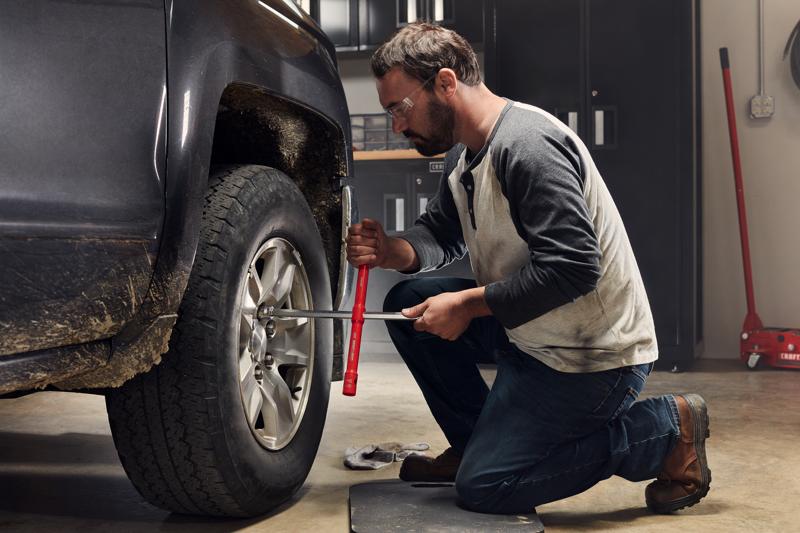 View of CRAFTSMAN Wrenches  being used by consumer