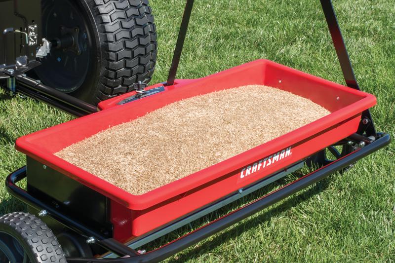 Capacity feature of 100 pounds aerator drop spreader combo.