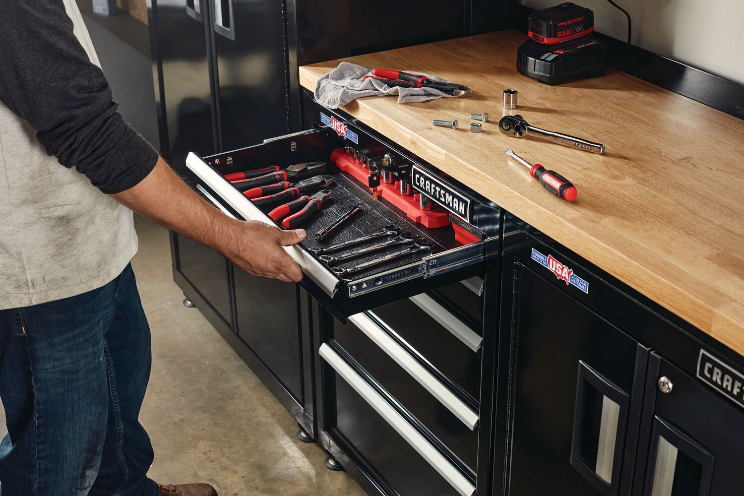View of CRAFTSMAN Storage: Cabinets & Chests Rolling highlighting product features
