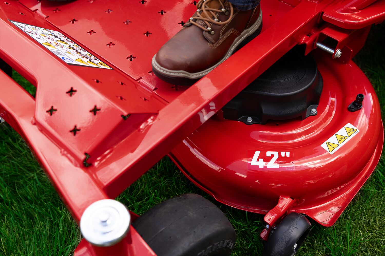 CRAFTSMAN Z3200 Gas Zero-Turn Deck Feature